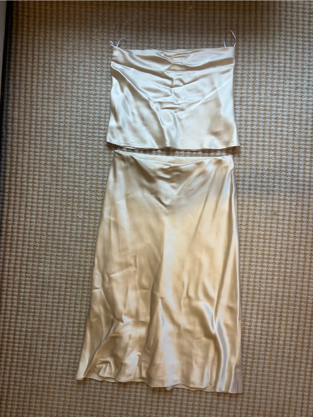 Reformation Almond Silk Set - Picture 5 of 9